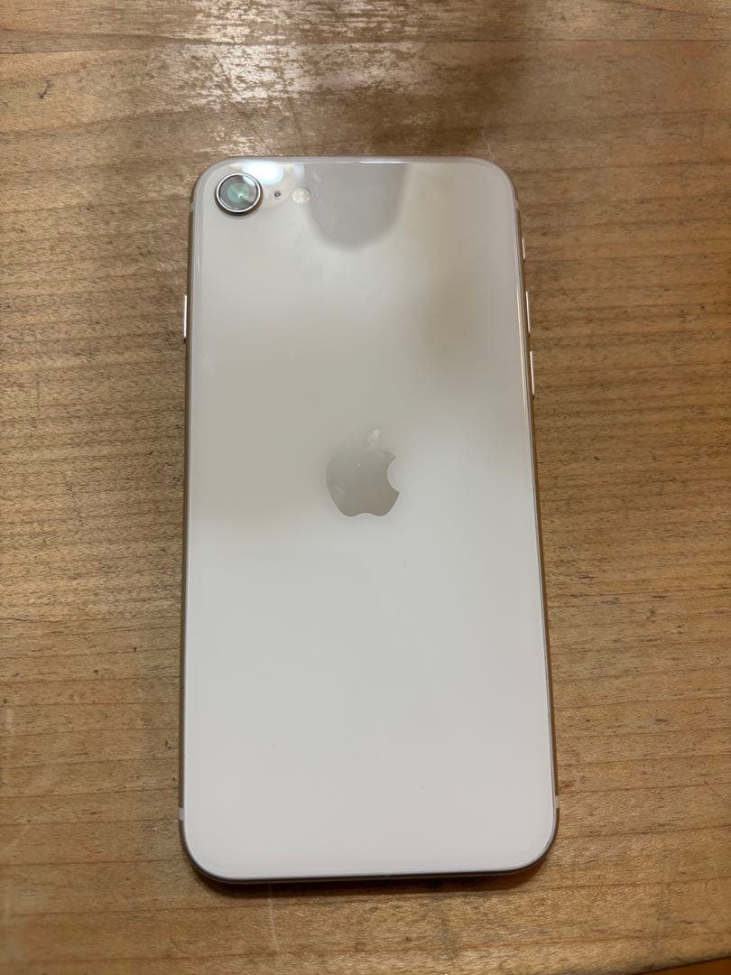 Apple iPhone se第三世代ホワイト 画面ひび割れあり