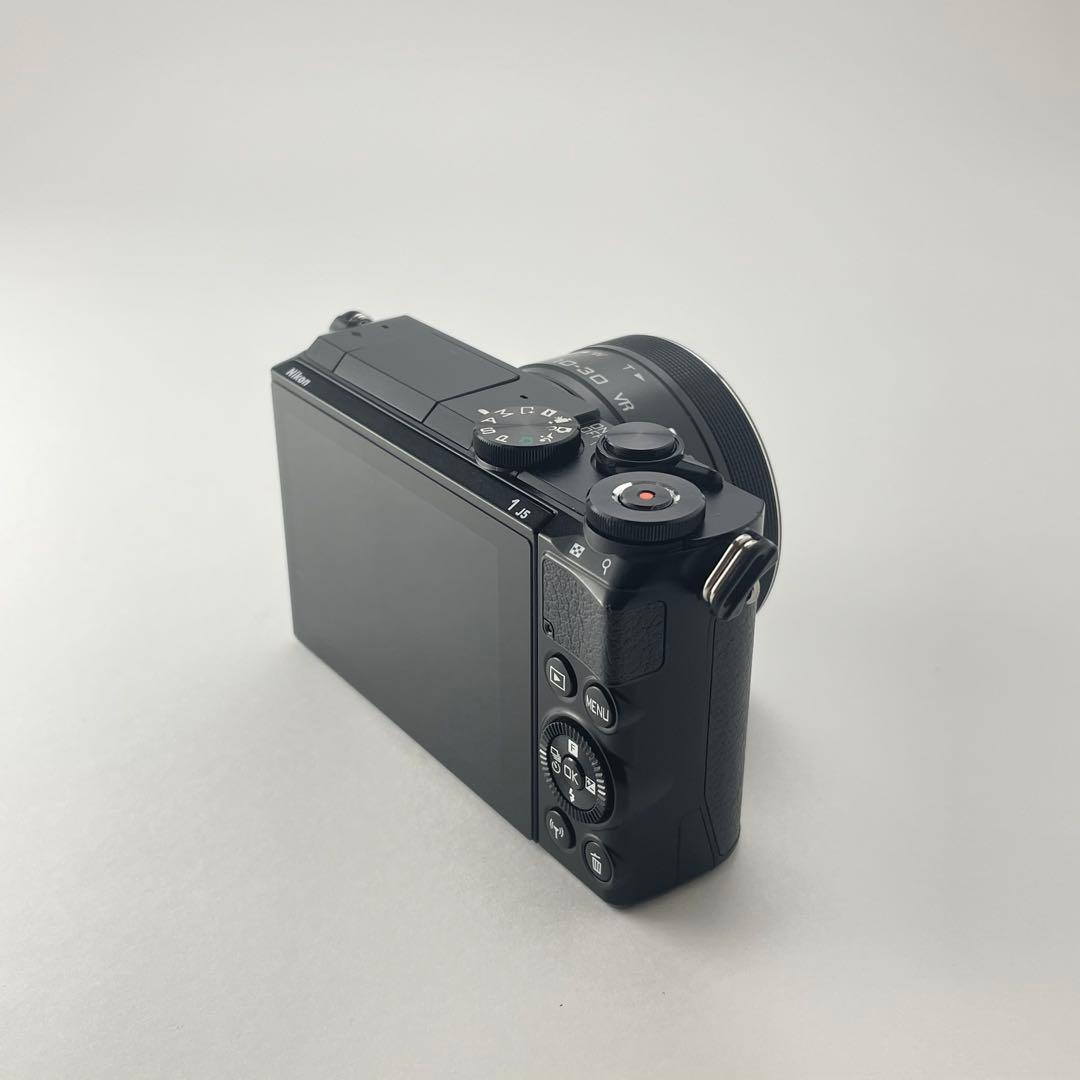 【美品・返品保証】Nikon1 J5 10-30mmレンズキット