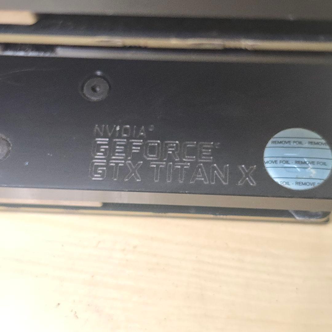 専用の液体冷却システムコンポーネントを備えたグラフィックカード（GPU）