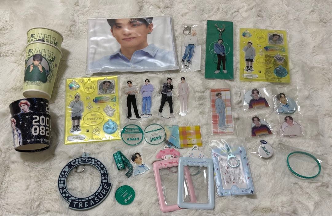 treasure アサヒ トレカ 団扇 アクスタ まとめ売り