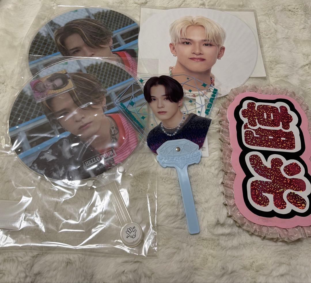 treasure アサヒ トレカ 団扇 アクスタ まとめ売り