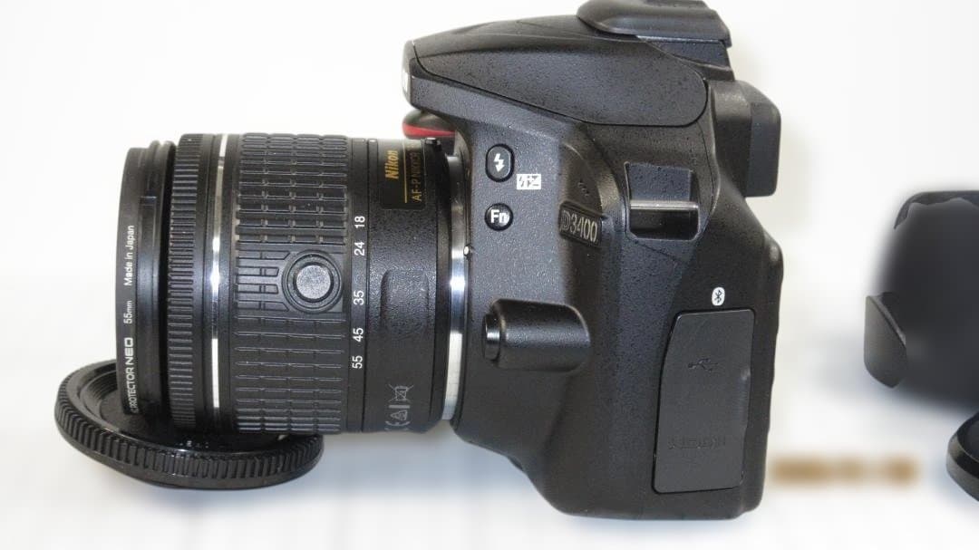 Nikon D3400 デジタル一眼レフカメラ 18-55mmレンズ付き極上品