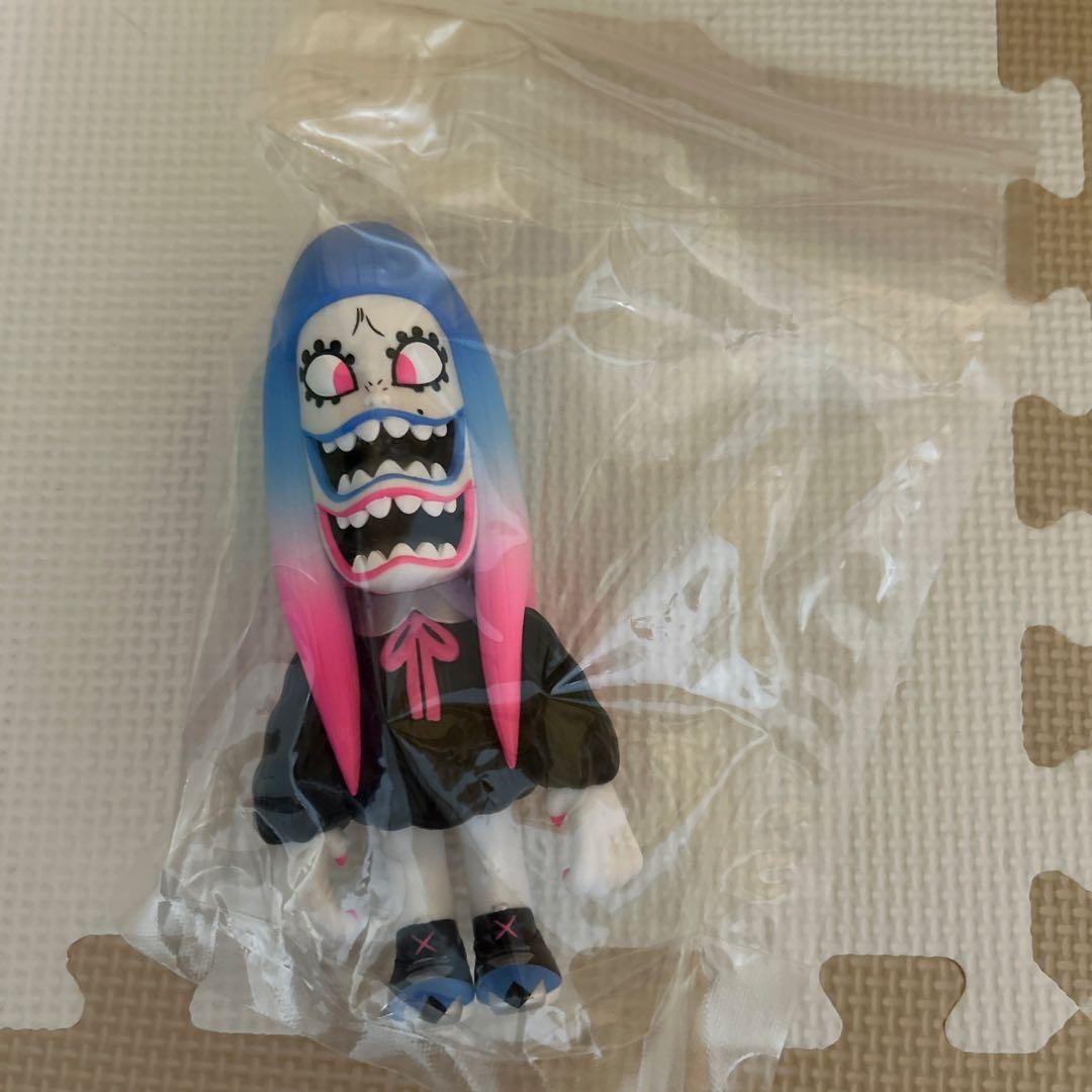 GRAPE BRAIN ゲラゲラ ソフビ フィギュア 二口裂け女