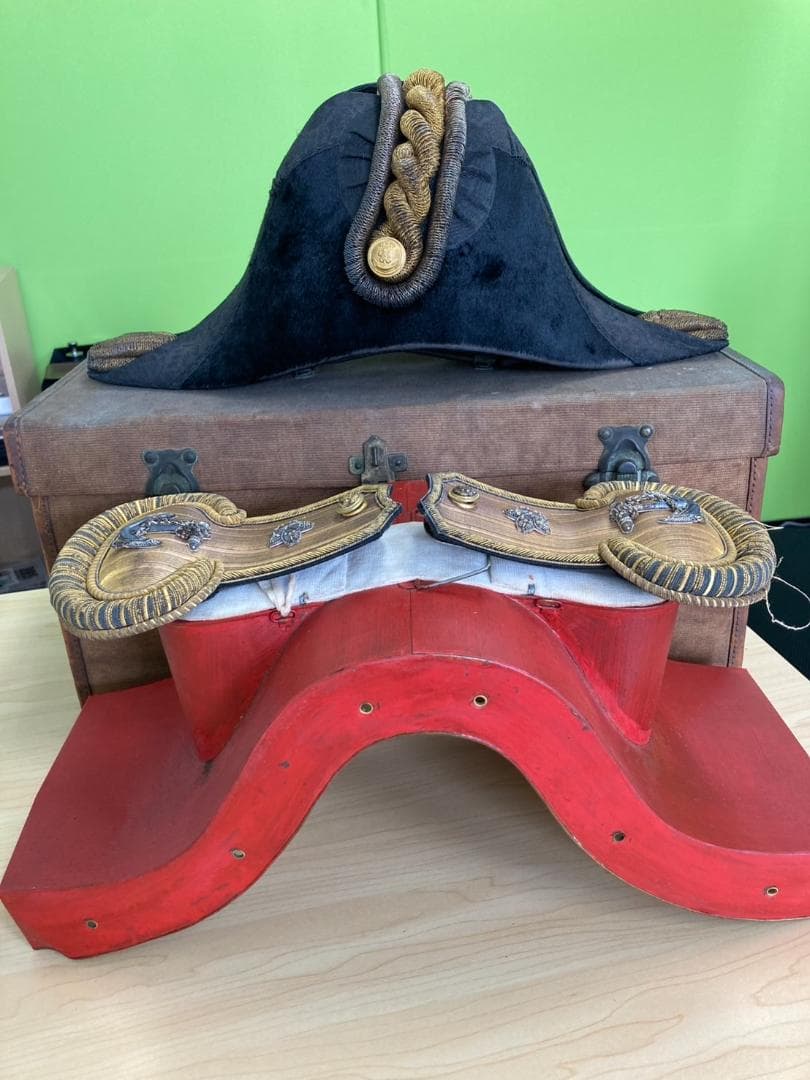 うぶ物 希少 大日本帝国海軍 大礼服 大礼帽 肩章 勲章各種