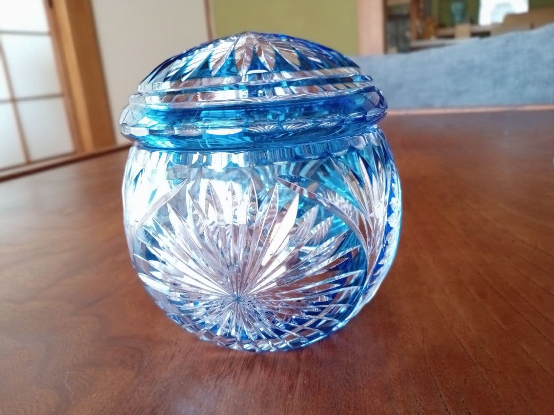 カガミクリスタル　江戸切子　蓋物　菊花紋　置物