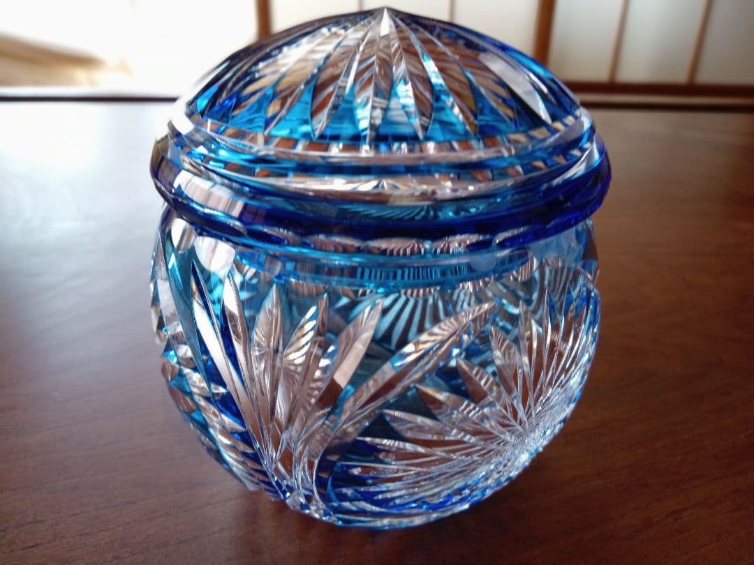 カガミクリスタル　江戸切子　蓋物　菊花紋　置物