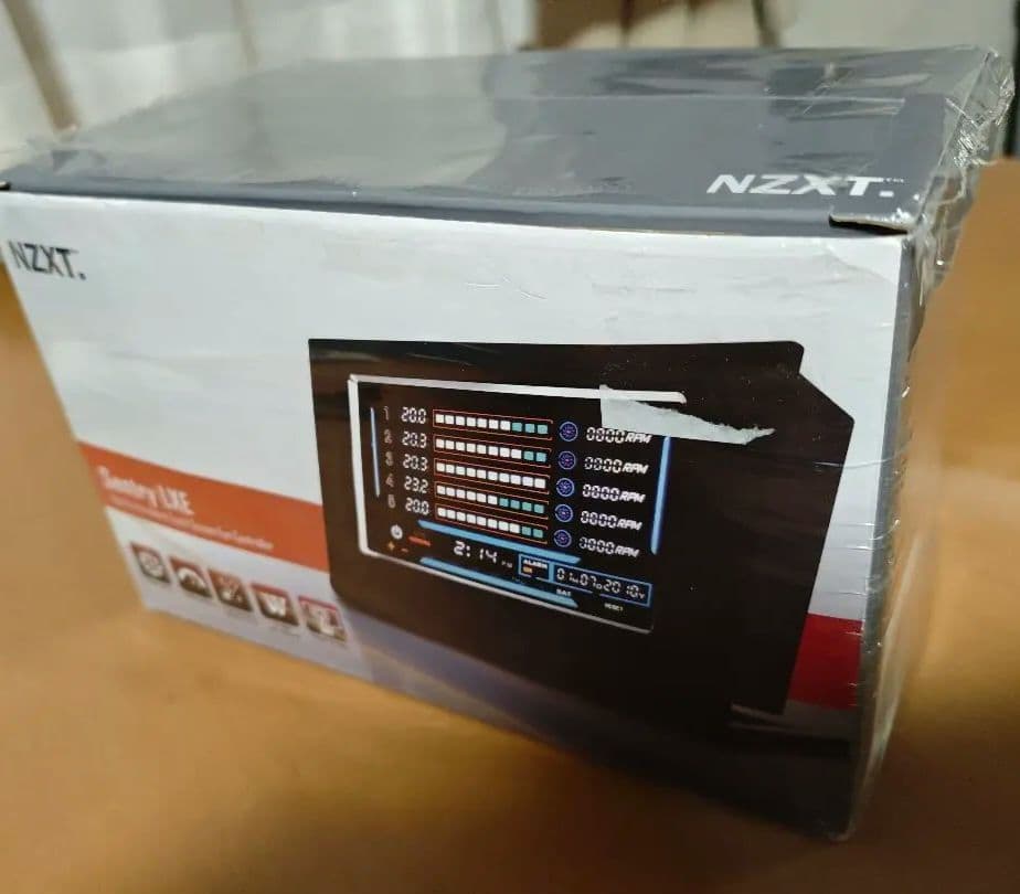 NZXT Sentry LXE　ファンコントローラー