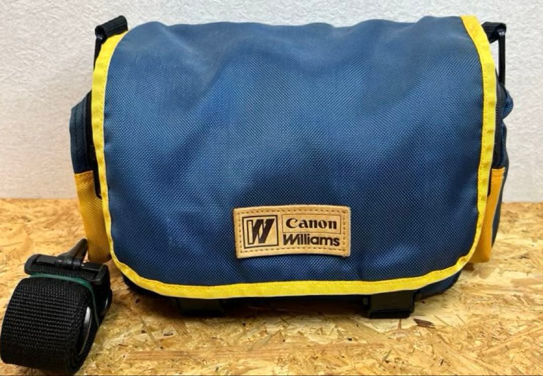 [送料無料]Canon EOS Kiss X4 一眼レフ 超望遠Wレンズセット他