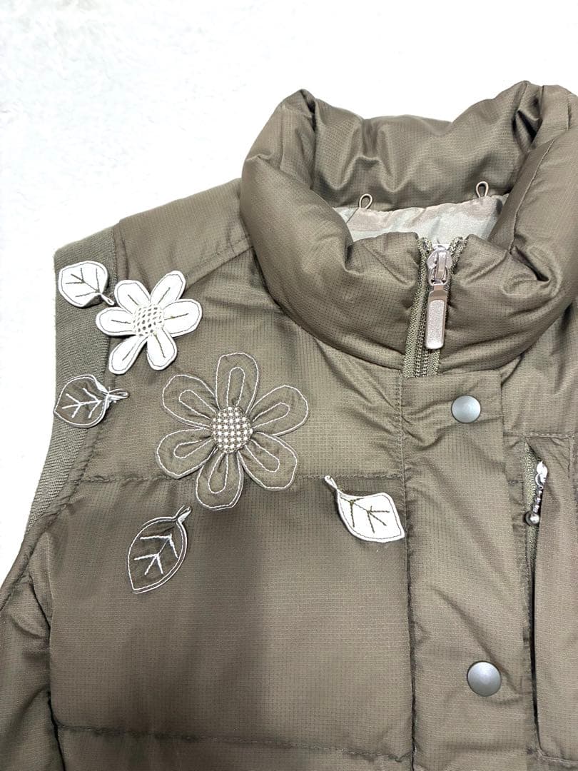 POTECHINO ダウンベスト 花モチーフ付 カーキ ゆったり