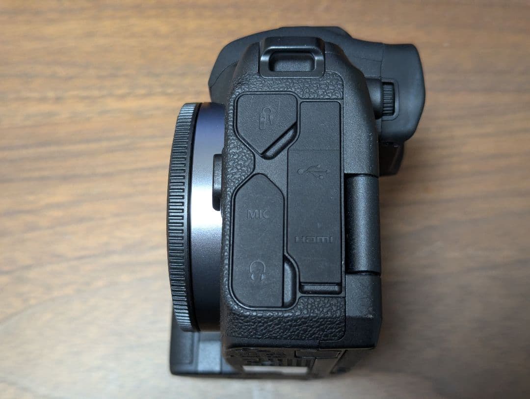 Canon EOS R フルサイズミラーレス一眼カメラ バッテリー2個おまけ