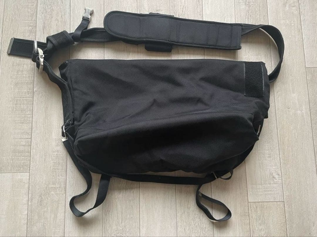 LORINZA ロリンザ　メッセンジャーバッグ