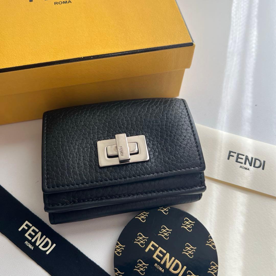 37 美品 FENDI フェンディ ピーカブー 3つ折り財布