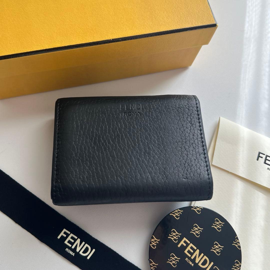 37 美品 FENDI フェンディ ピーカブー 3つ折り財布