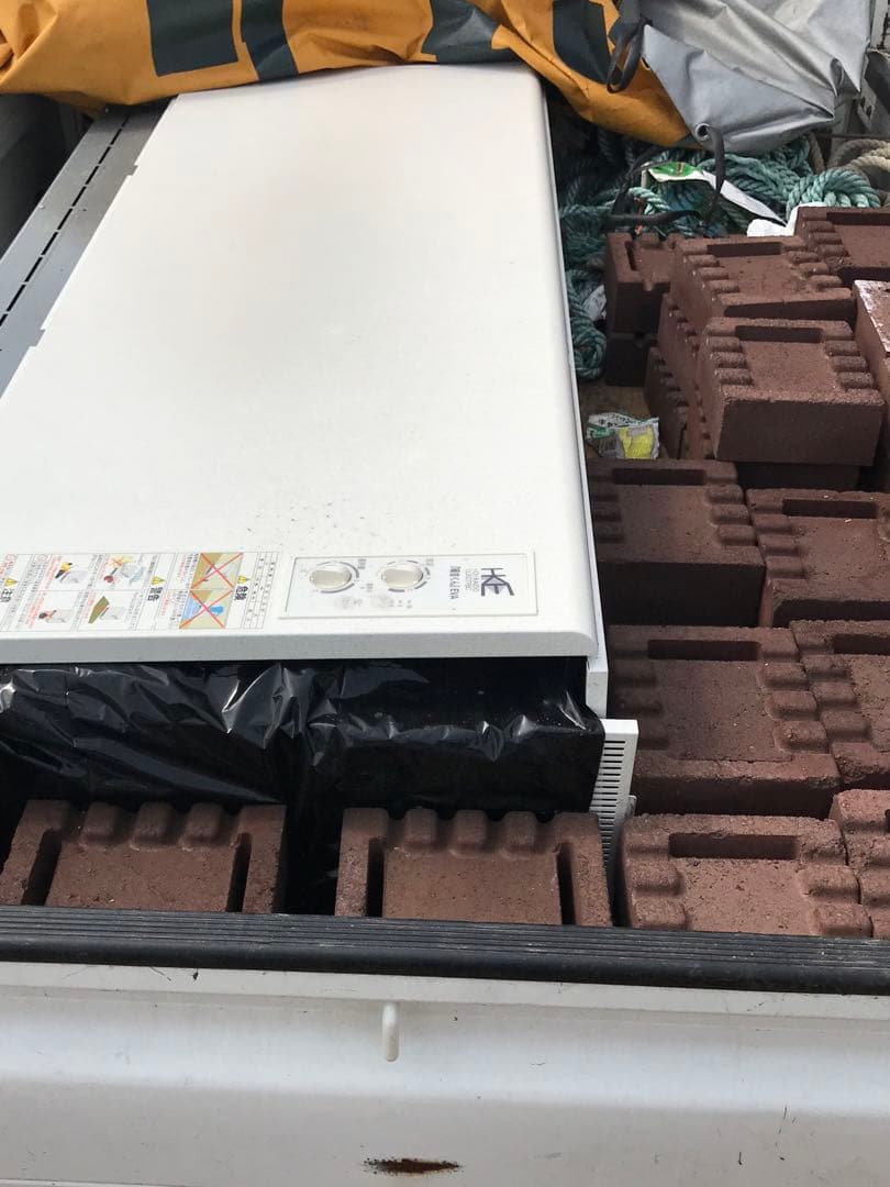 蓄電暖房器！レンガ25枚ガーデニングに如何ですか？