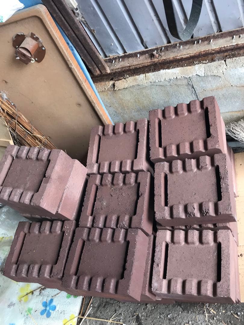 蓄電暖房器！レンガ25枚ガーデニングに如何ですか？