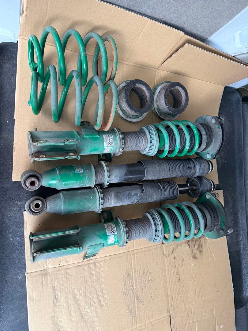 しげ　　フロントのみ　エスクァイアTEIN Flex Z 車高調