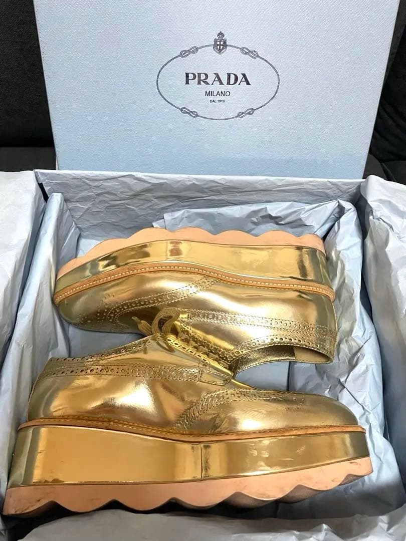 【希少♡美品】PRADA ソールが可愛いゴールド ローファー