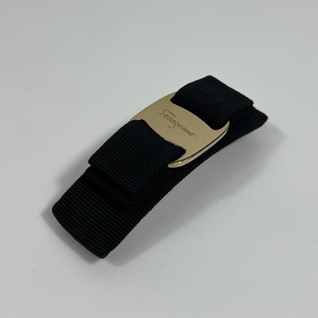 フェラガモ　バレッタ　ブラック　ヴァラ　MBZ203