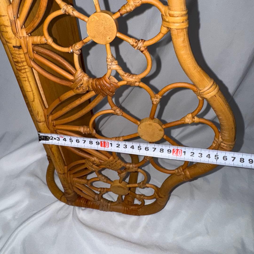 ラタン製　花モチーフ壁掛け木製ラック