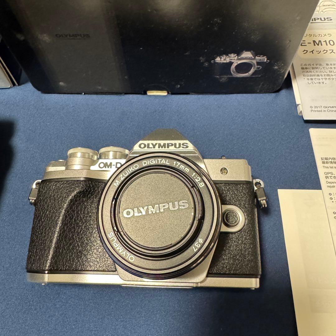 OLYMPUS OM-D E-M10 Mark Ⅲ本体 + レンズ二本