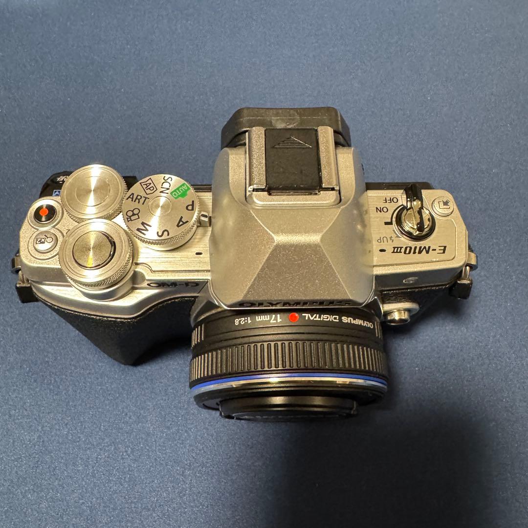 OLYMPUS OM-D E-M10 Mark Ⅲ本体 + レンズ二本