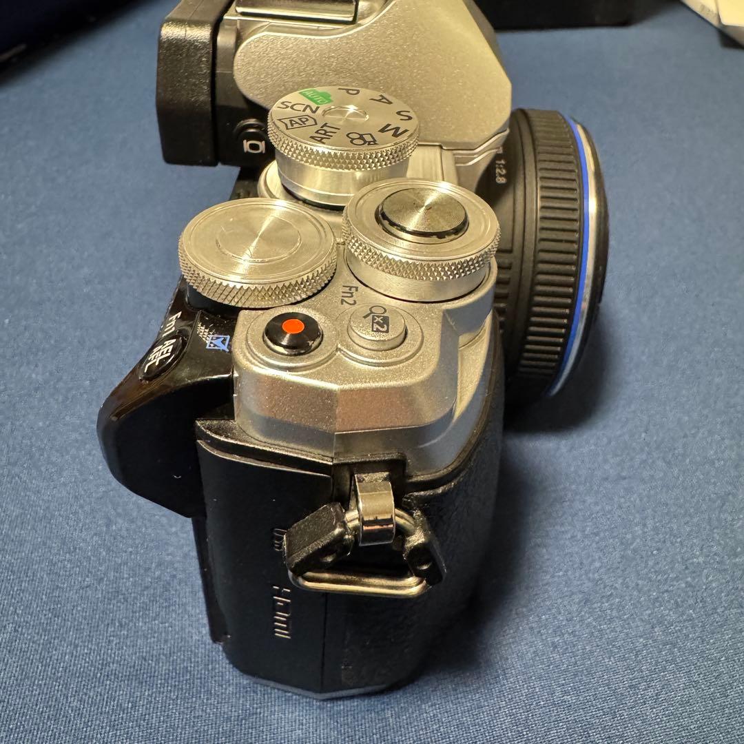 OLYMPUS OM-D E-M10 Mark Ⅲ本体 + レンズ二本