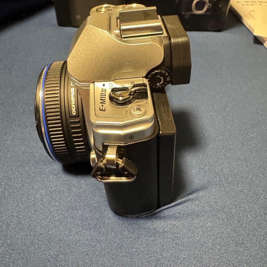 OLYMPUS OM-D E-M10 Mark Ⅲ本体 + レンズ二本