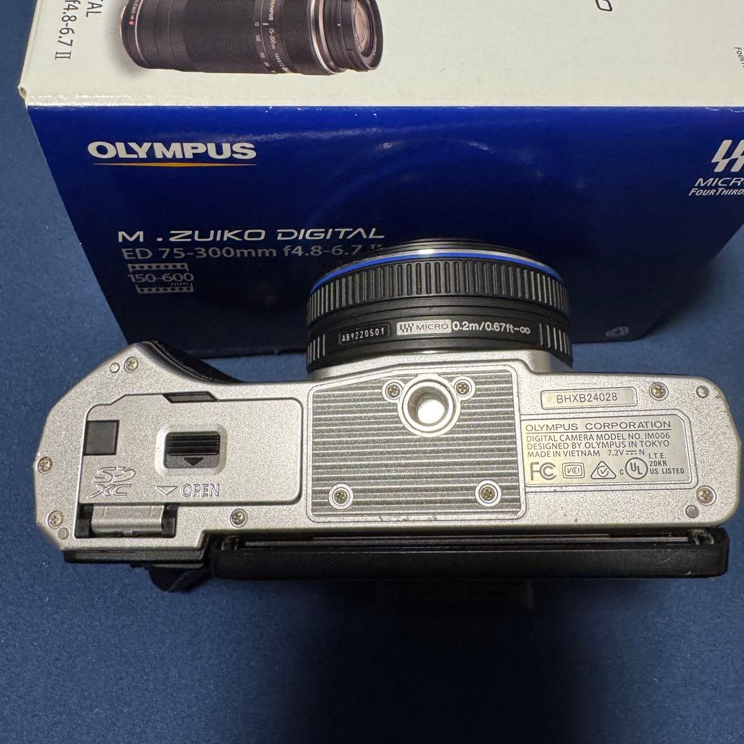 OLYMPUS OM-D E-M10 Mark Ⅲ本体 + レンズ二本