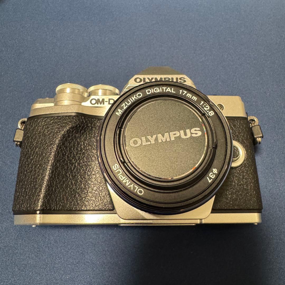 OLYMPUS OM-D E-M10 Mark Ⅲ本体 + レンズ二本