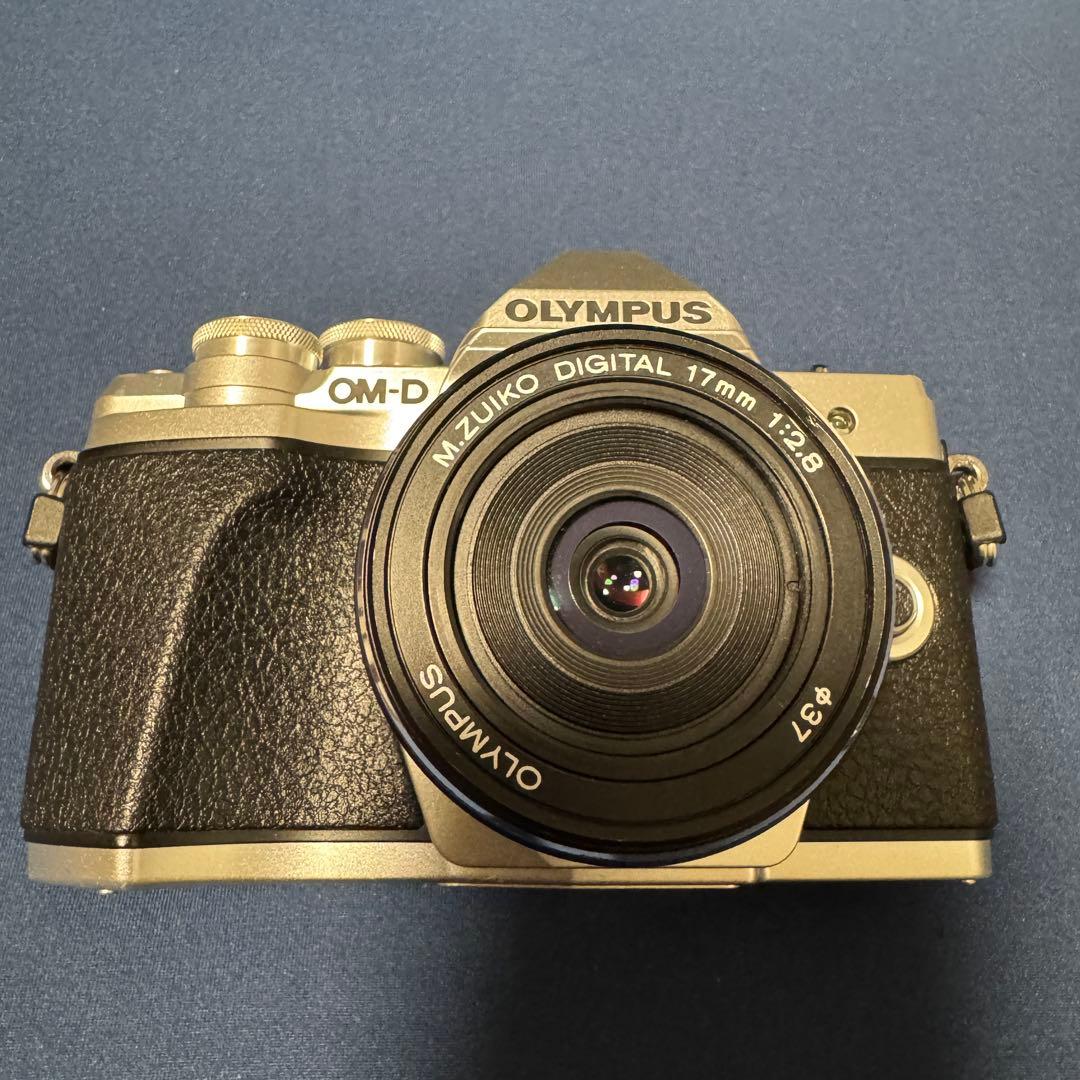 OLYMPUS OM-D E-M10 Mark Ⅲ本体 + レンズ二本