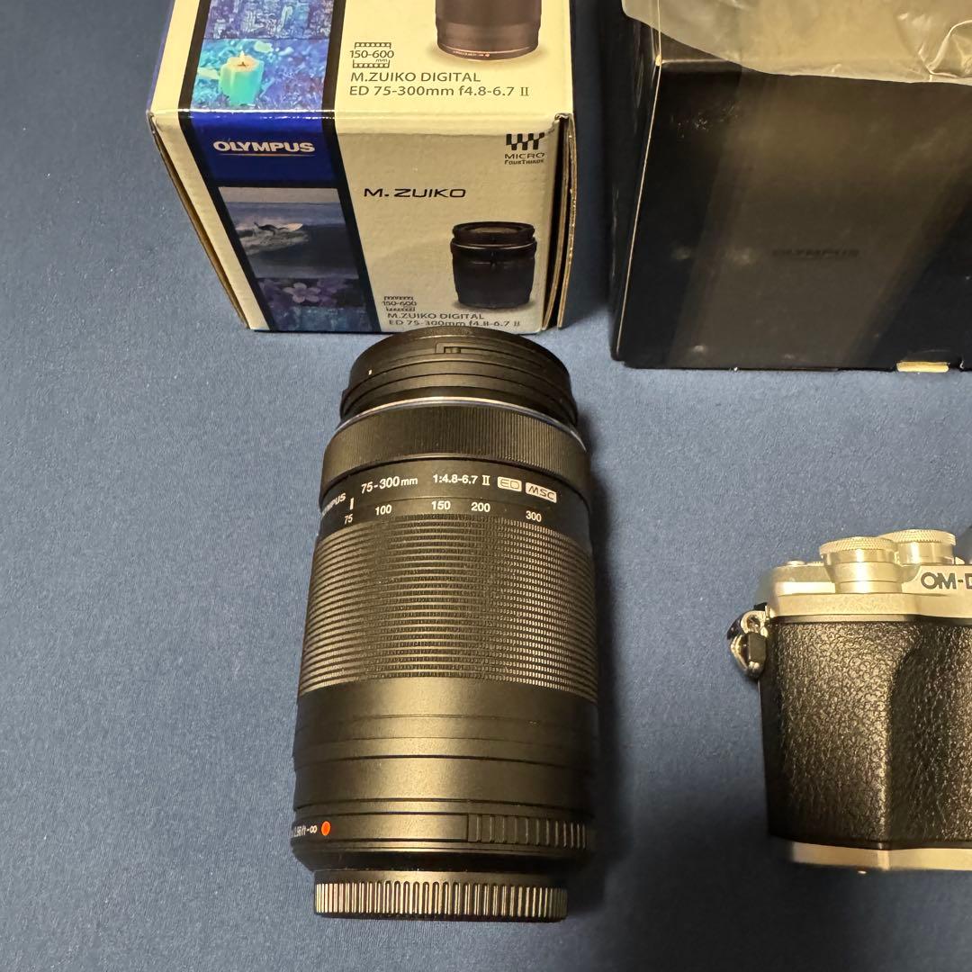OLYMPUS OM-D E-M10 Mark Ⅲ本体 + レンズ二本