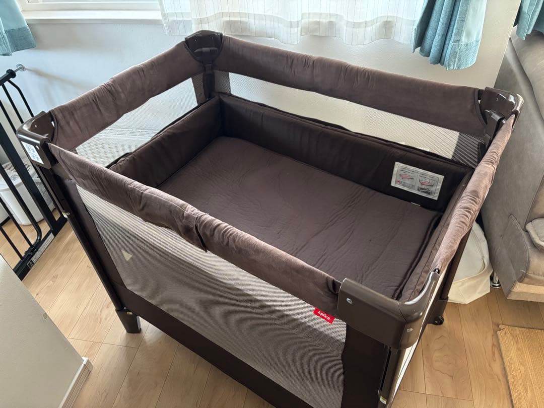 アップリカ　ココネルエアープラス　ブラウン　ベビーベット