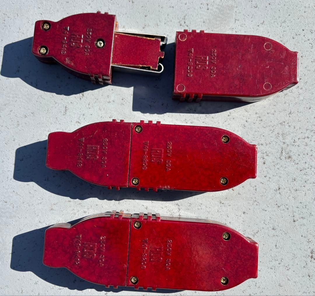 耐圧250V30Aプラグとコネクター