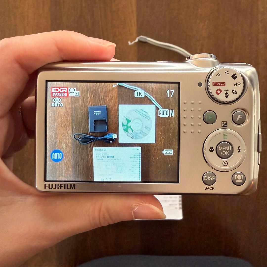 【美品】Fujifilm F70 EXR デジタルカメラ SDカード付き！