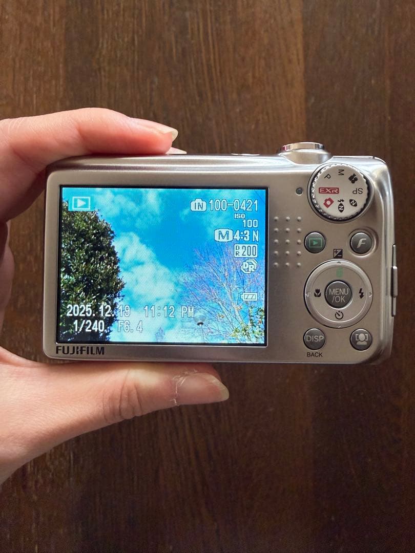 【美品】Fujifilm F70 EXR デジタルカメラ SDカード付き！