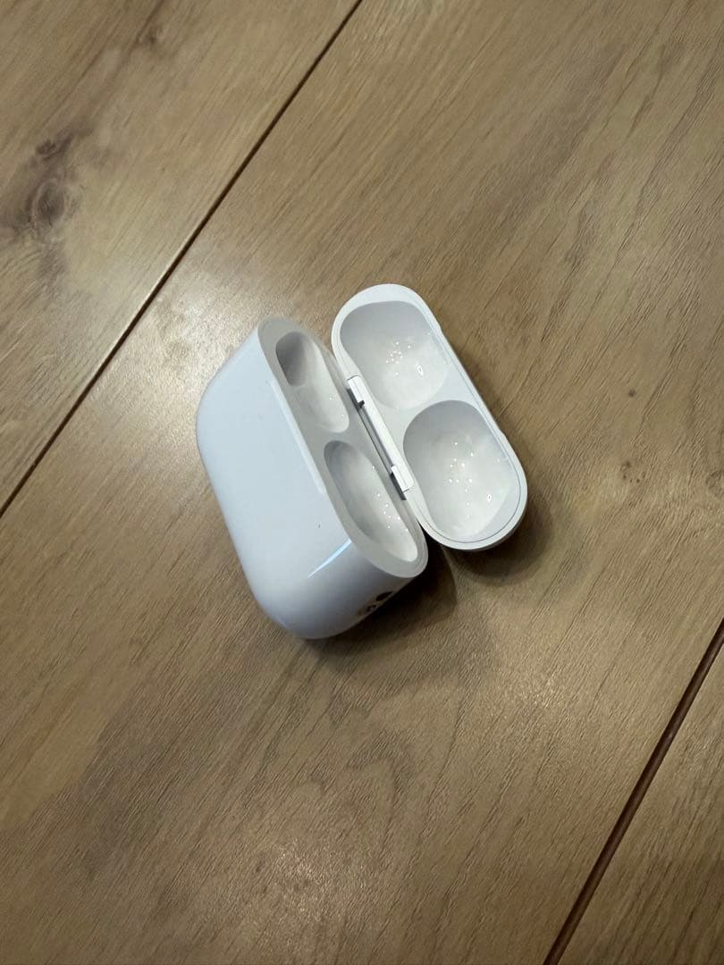 【一度使用】最新AirPods pro 3ケースのみ(2025/12/23購入)