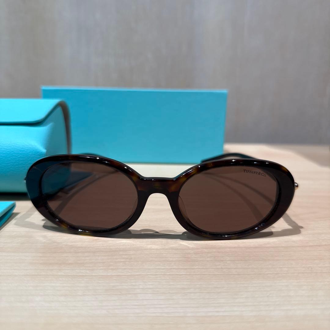 日本完売！　Tiffany & Co. オーバル型サングラス