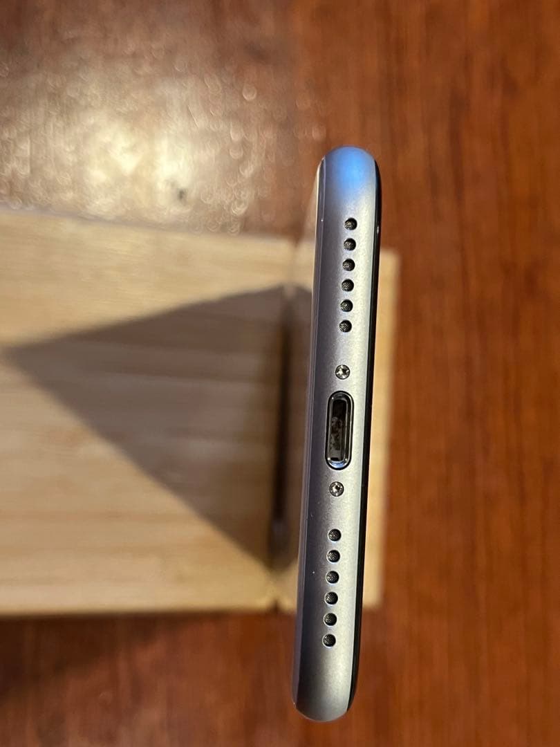 Apple iPhone SE (第2世代) ホワイトA2296 SIMフリー