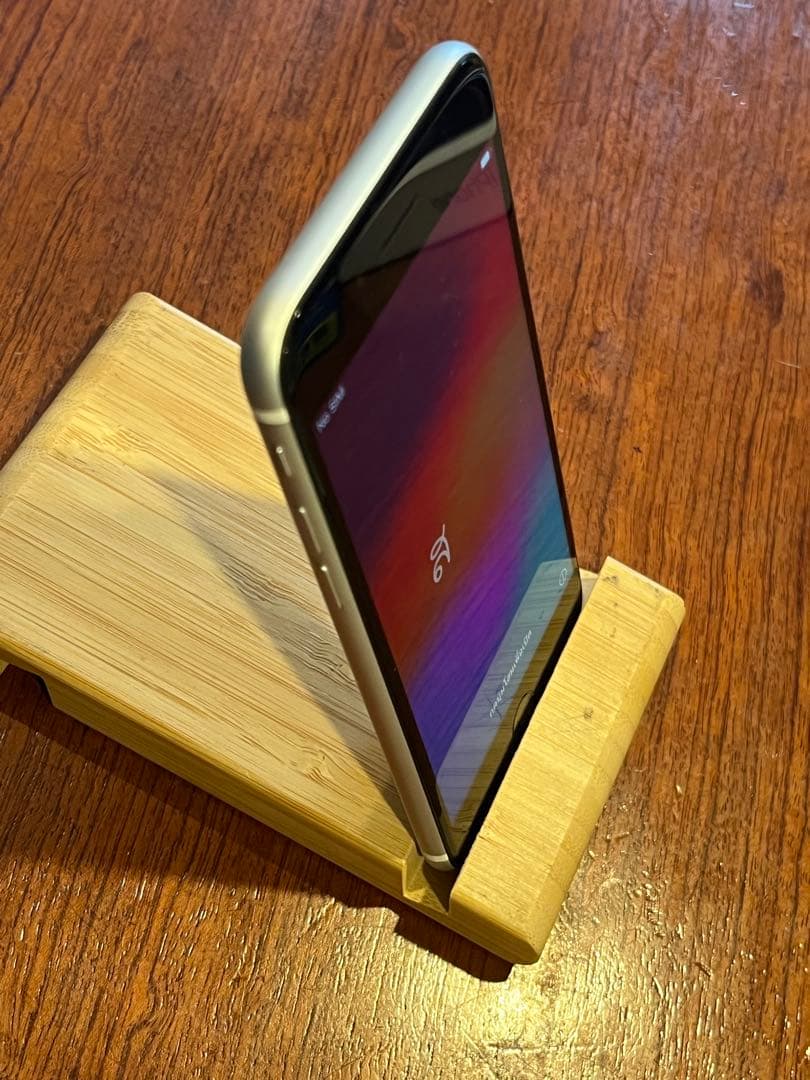 Apple iPhone SE (第2世代) ホワイトA2296 SIMフリー