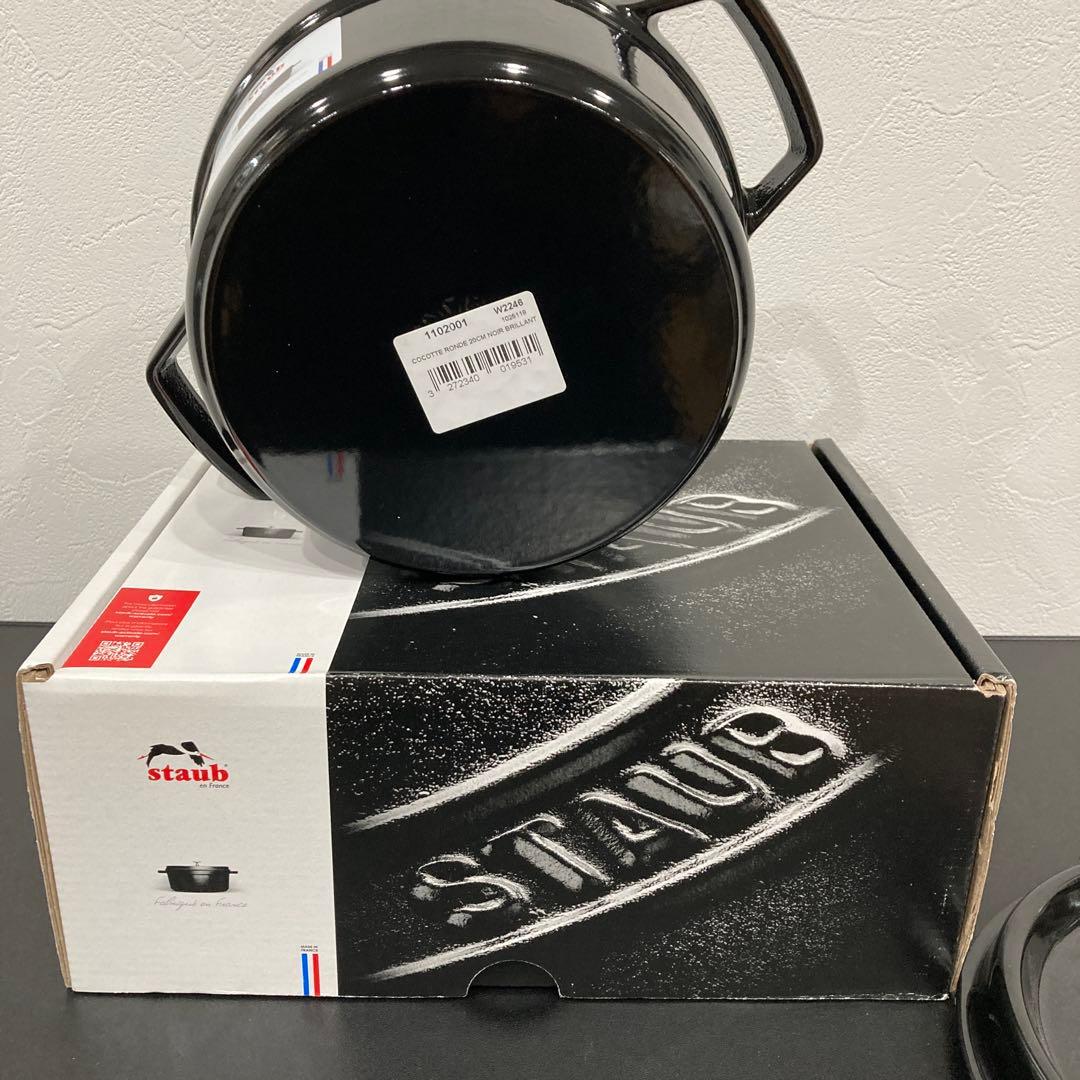 ＳＴＡＵＢ　ストウブ　シャイニーブラック　ラウンド　20センチ