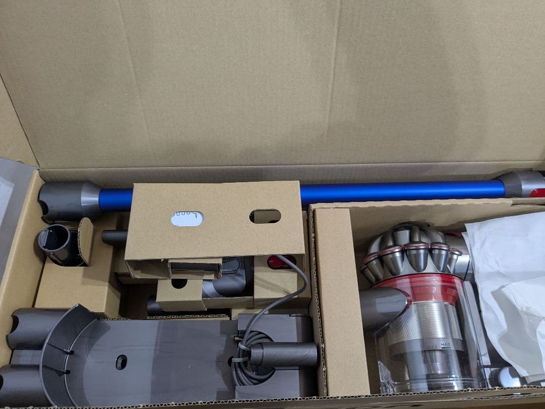 未使用　Dyson V8 Slim Fluffy Extra SV10K EXT