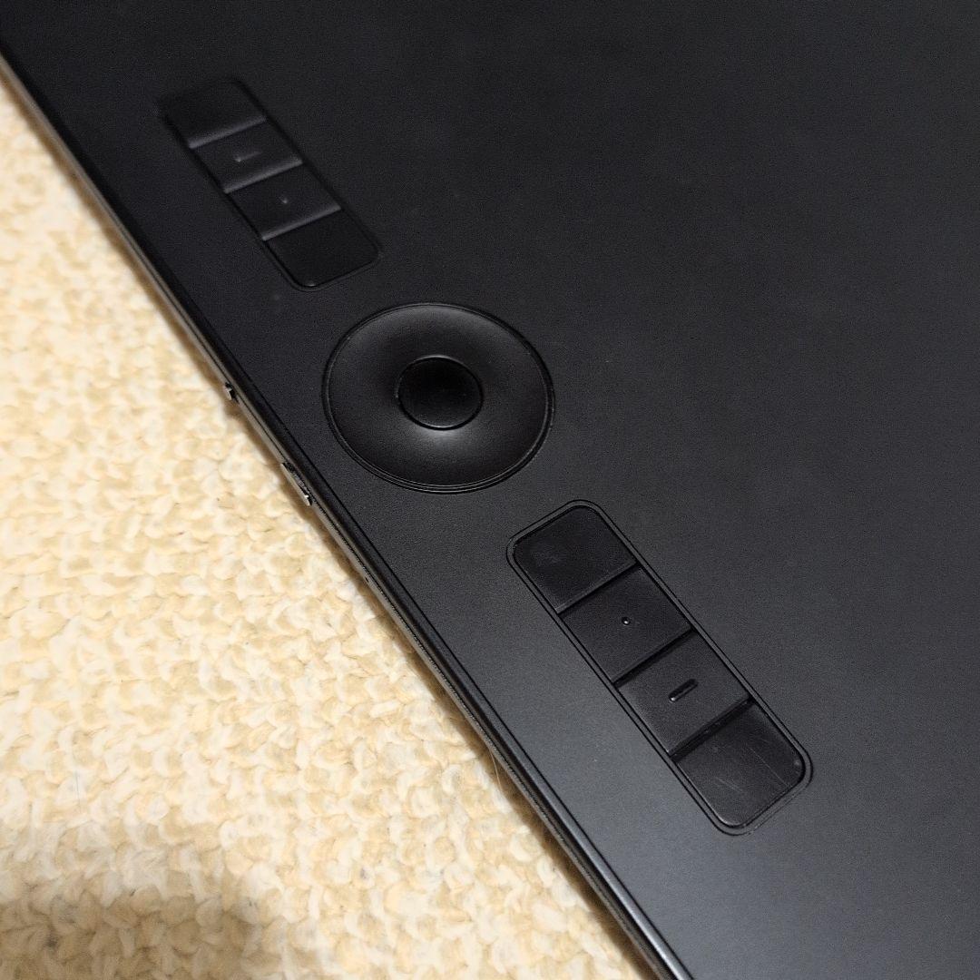 液タブ・ペンタブ Intuos Pro Large PTH-860