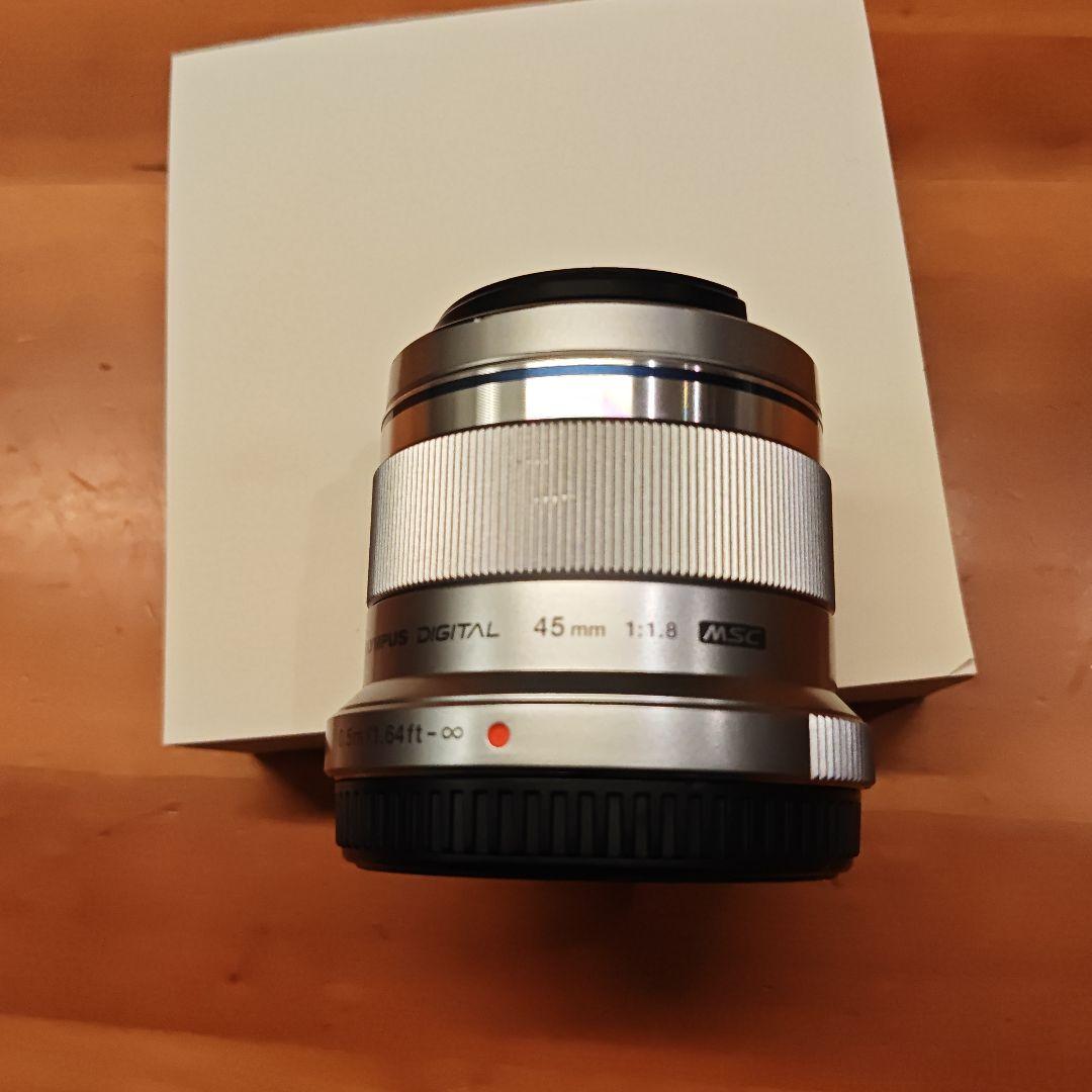 OLYMPUS 45mm F1.8 単焦点レンズ