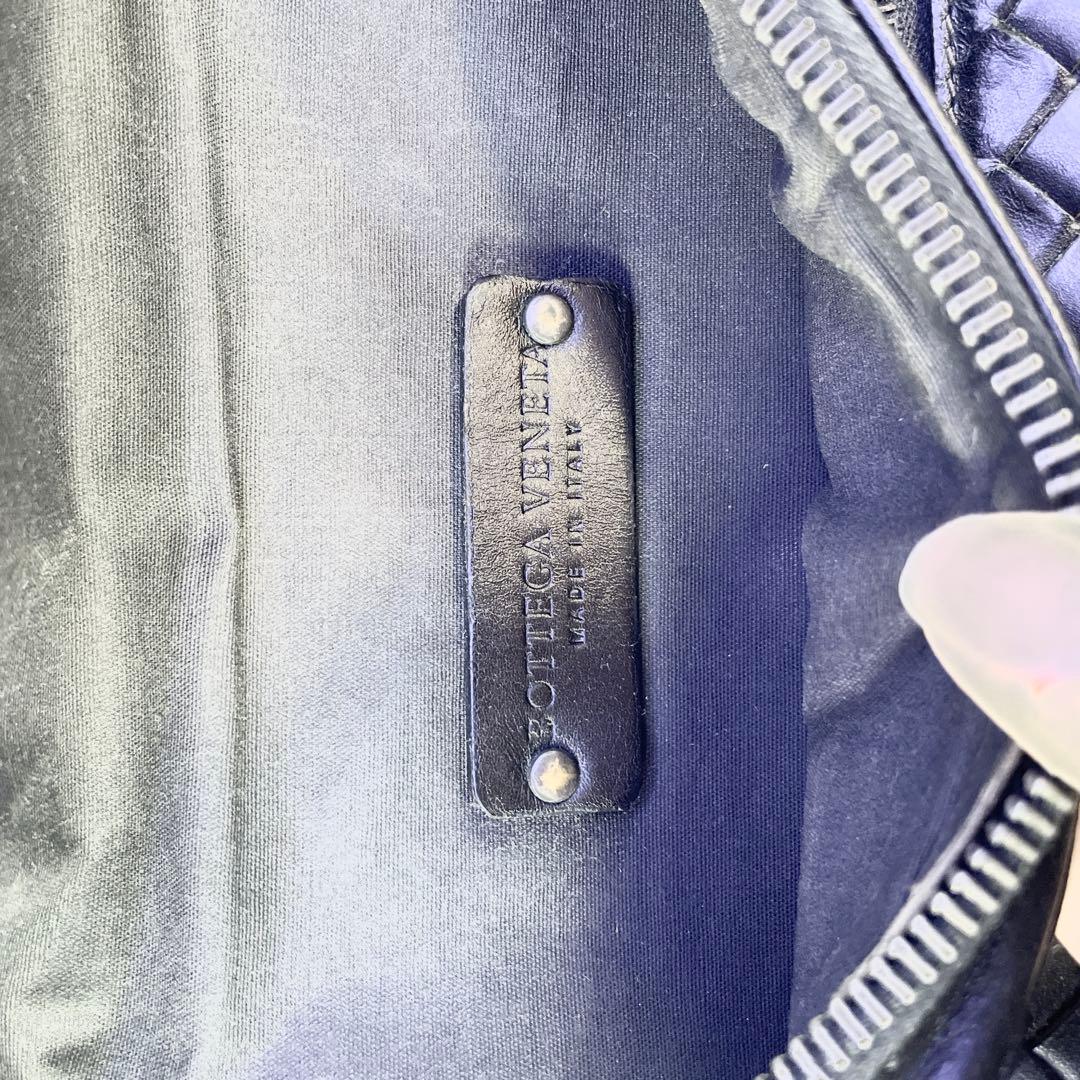 【美品】ボッテガヴェネタ　ボディバッグ　イントレチャート　ブラック