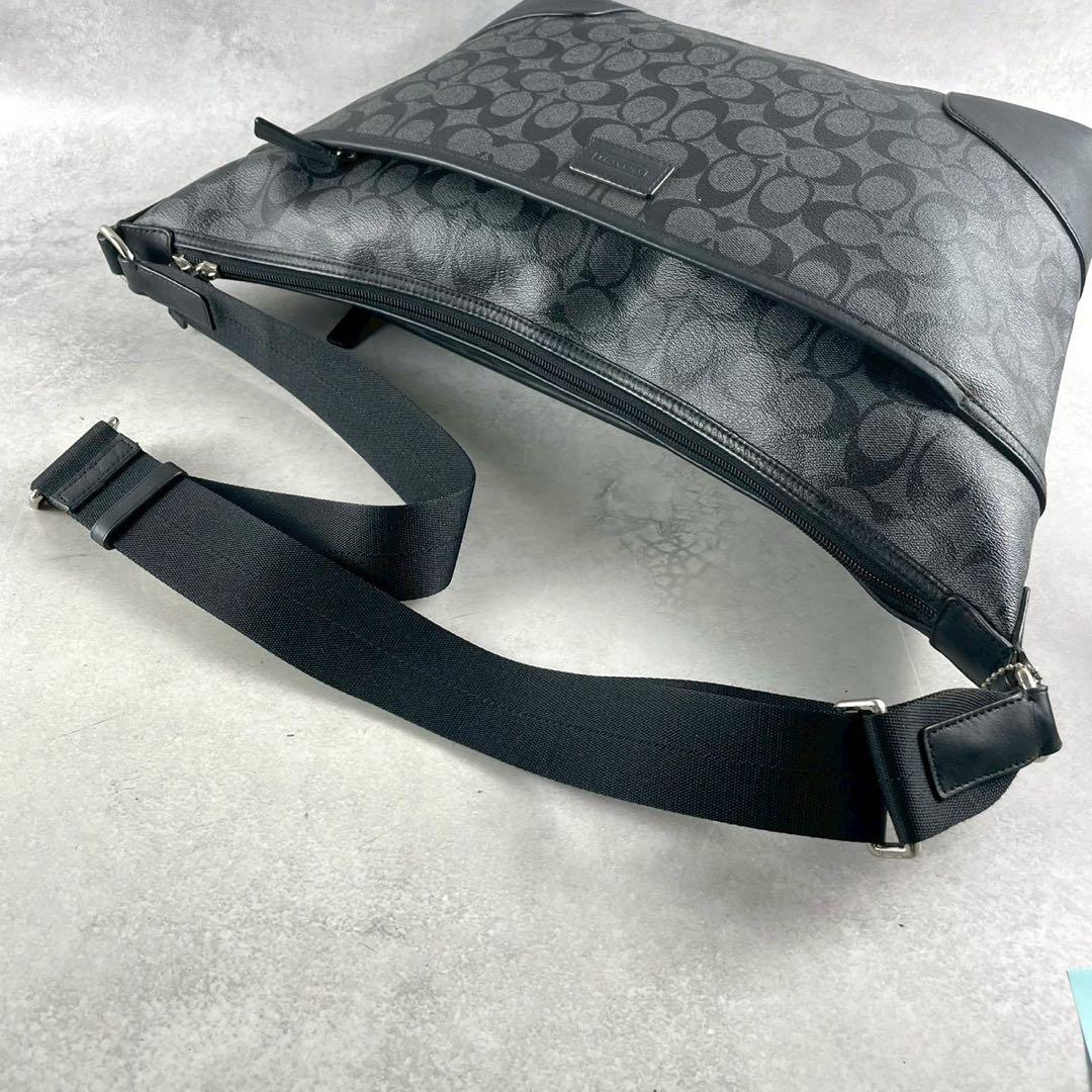 コーチ　ショルダーバッグ　肩掛け　斜め掛け　PVC シグネチャー　71170