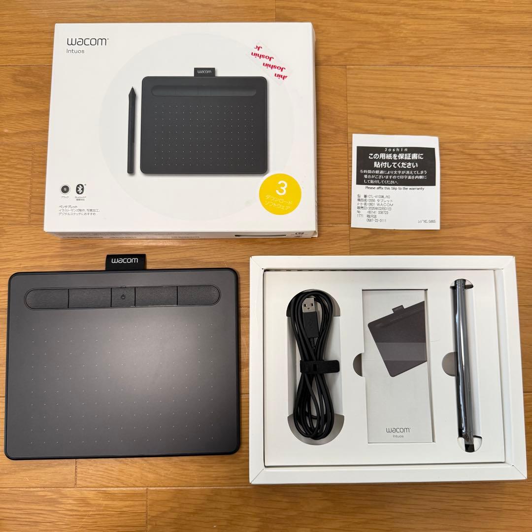 ほぼ新品 Wacom Intuos ペンタブレット 本体　ペン ワコム