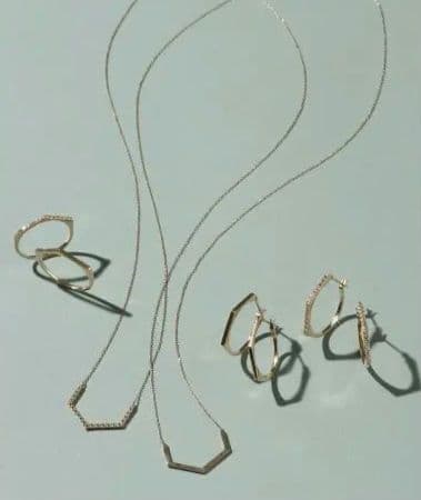 Lilias ラインホワイトトパーズピアス