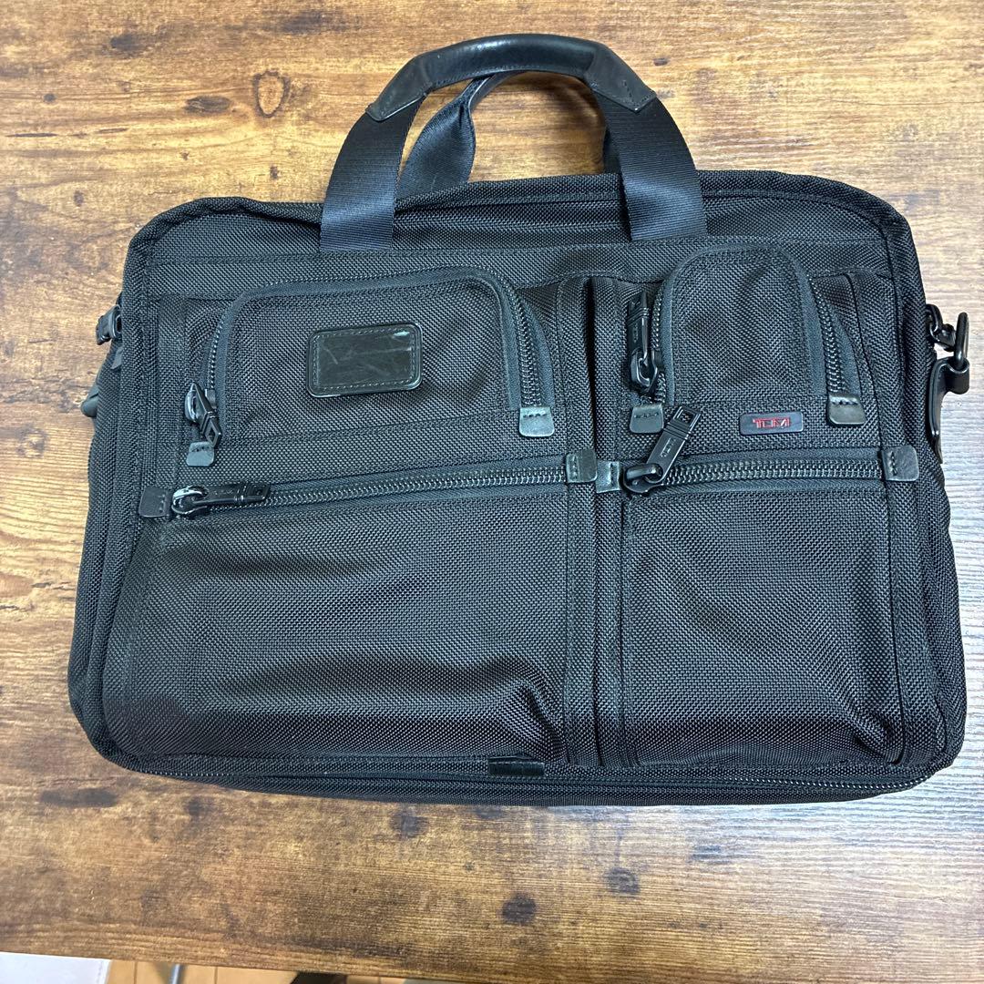 ビジネスバッグ ブラック 収納力高