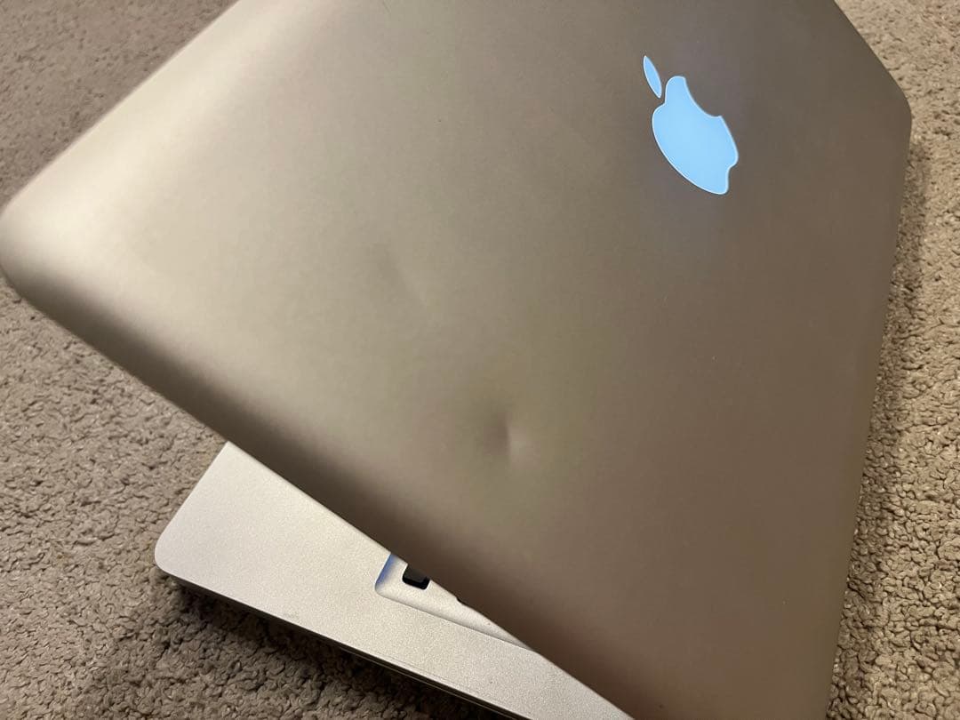 MacBook Pro 13.3インチ シルバー 本体 DVD挿入口有り