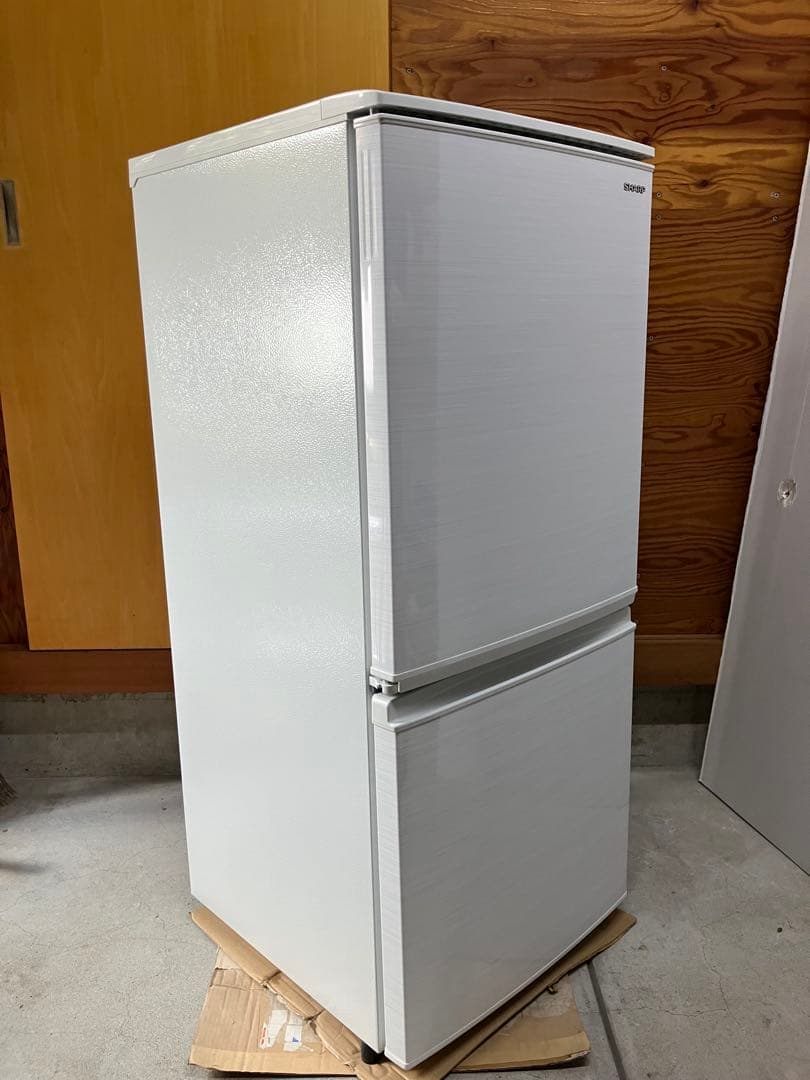 シャープ2ドア　つけかえどっちもドア冷蔵庫 ホワイト　137リットル